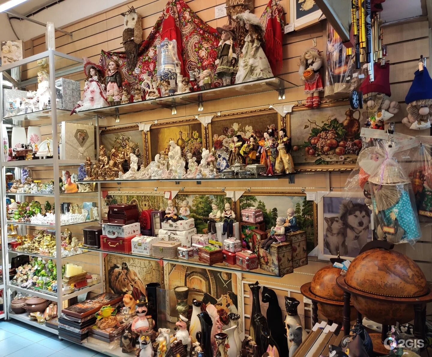 Мир самоваров магазин в спб. Сувениры санкт петербург рядом. Магазин подарков и сувениров рядом со мной. Сувениры санкт петербург рядом. Сувенирный магазин спб невский проспект.