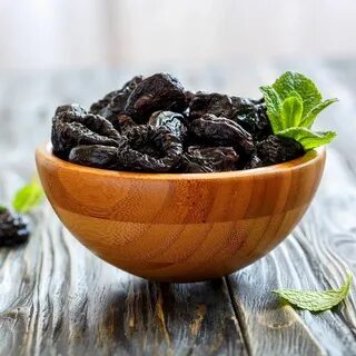 Чернослив слабит или нет