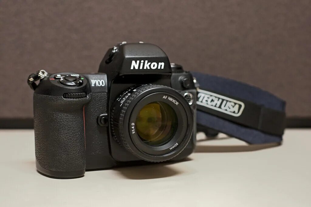 Nikon f 100. Nikon f100 kit.