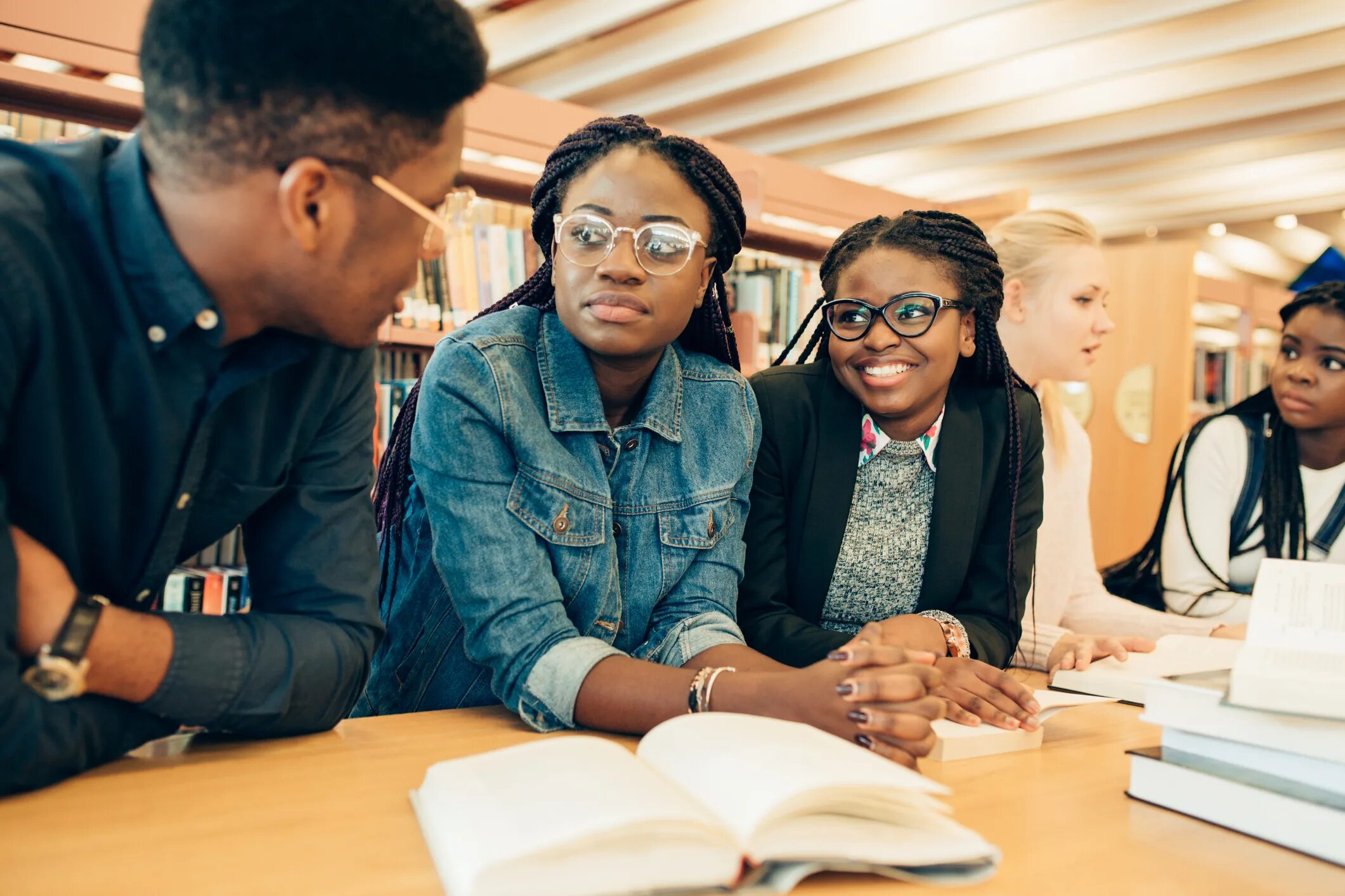 Негры в университете. Черный университет. African student. Ассоциации африканских университетов. Black student