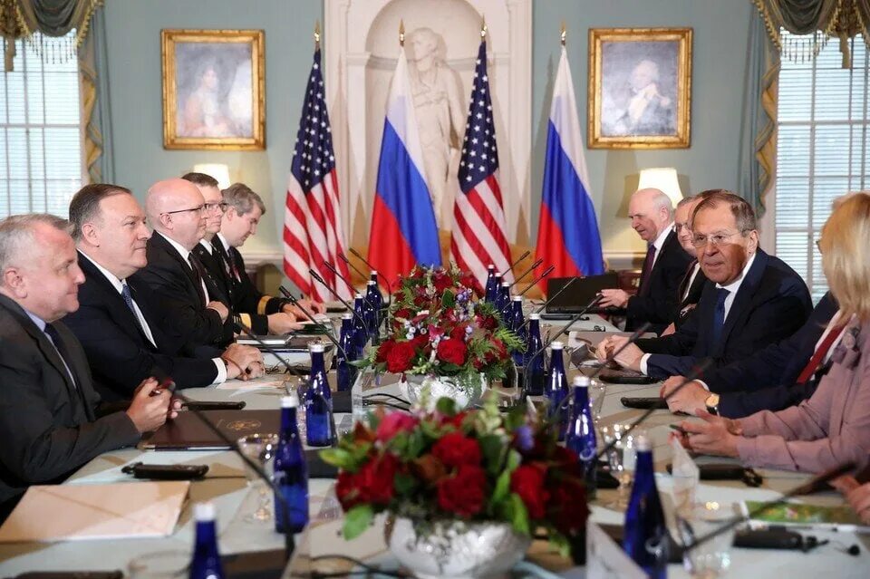 Переговоры. Переговоры дипломатов. Российская дипломатия. Переговоры РФ И США.