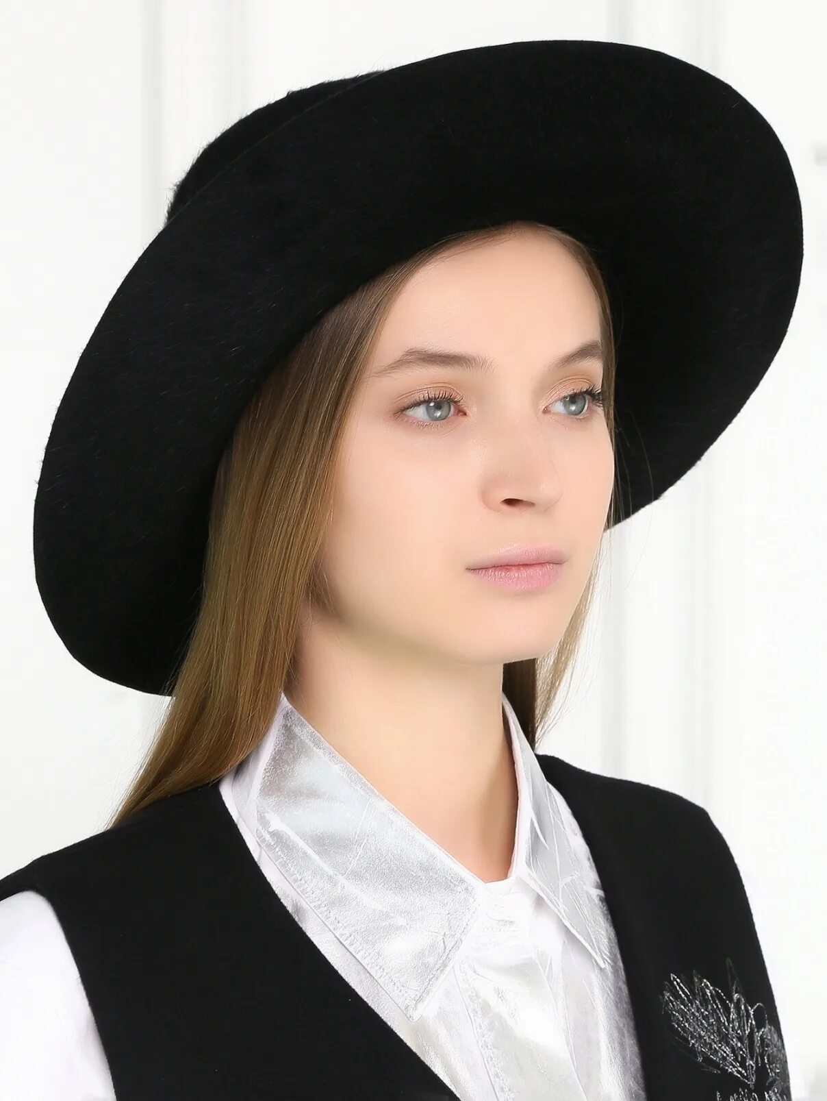 Черная женская шляпа. Шляпа с полями. Шляпа с широкими полями женская. Шляпа черная женская с широкими полями. Прямые шляпы