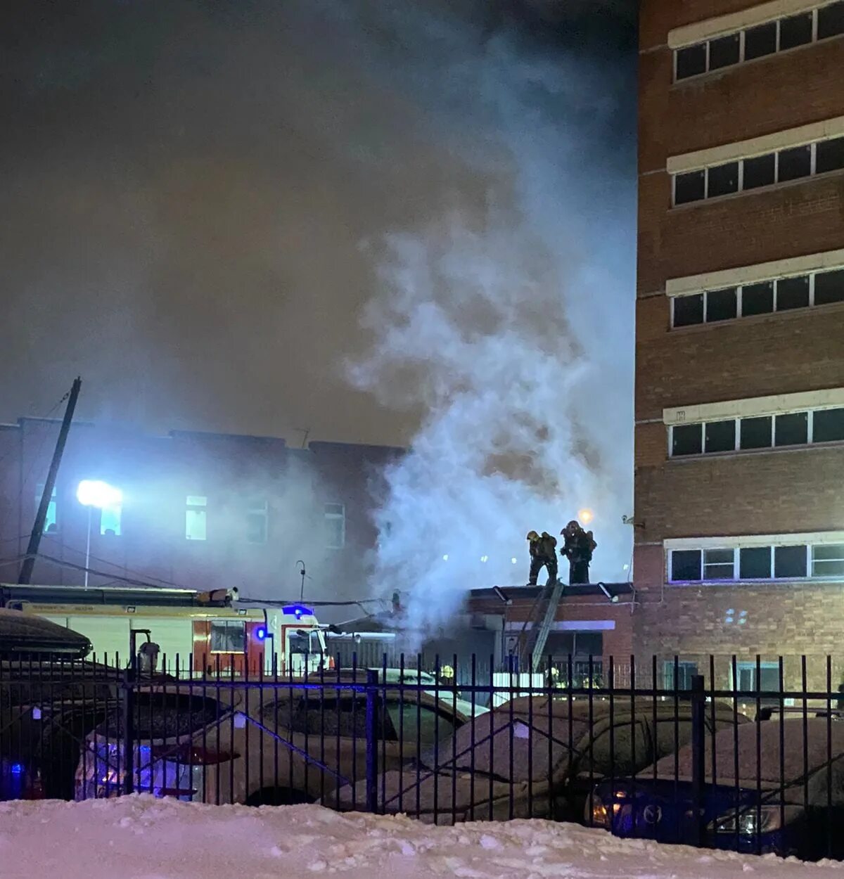 Звуки взрывов в спб. Пожар в здании. Фотомпожара. Пожар в Санкт-Петербурге. Пожар фото.