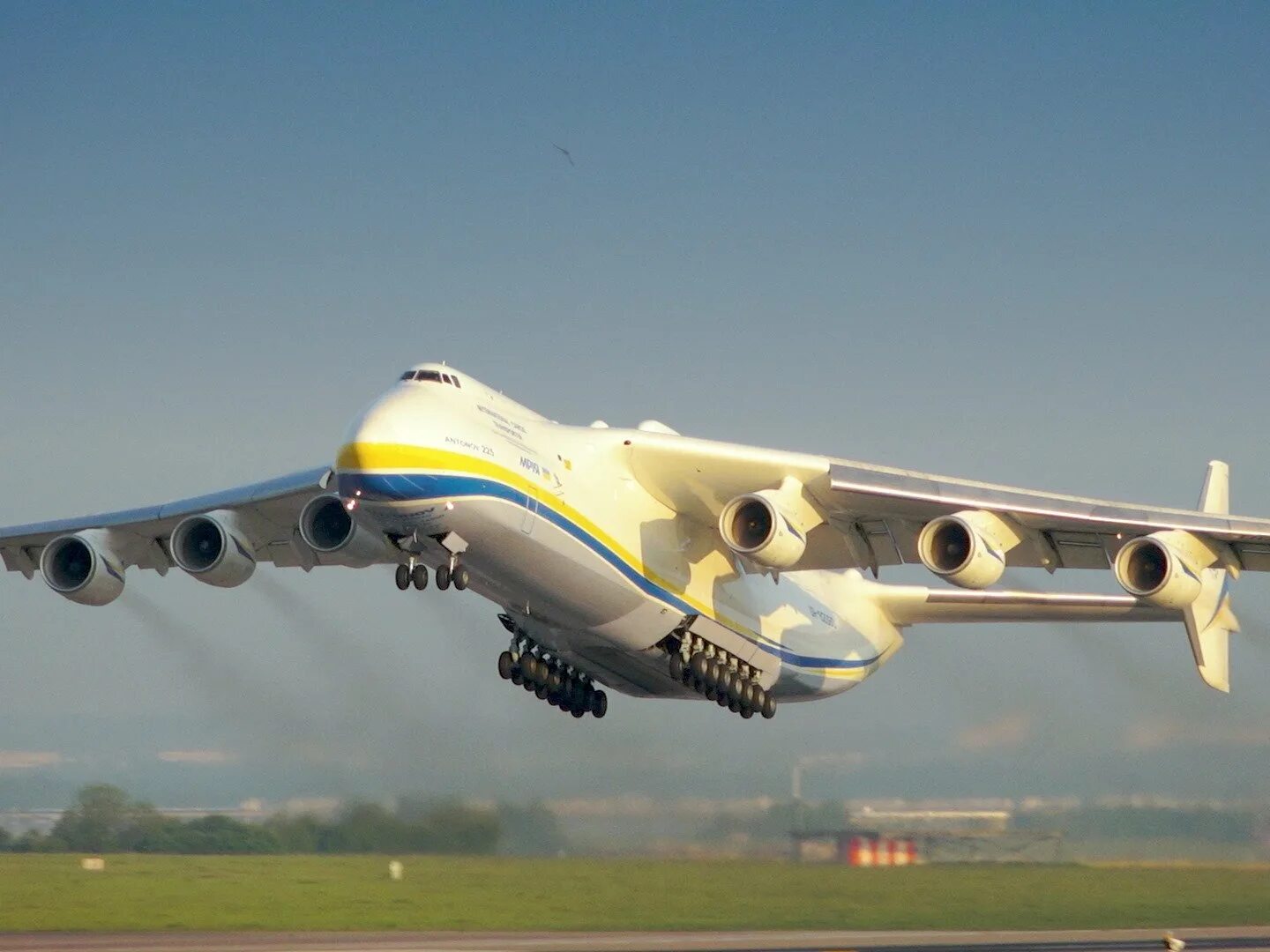 Как называется самый большой самолет. Ан-225 мрия. самолет мрия ан-225. ан-225 мрия шасси.
