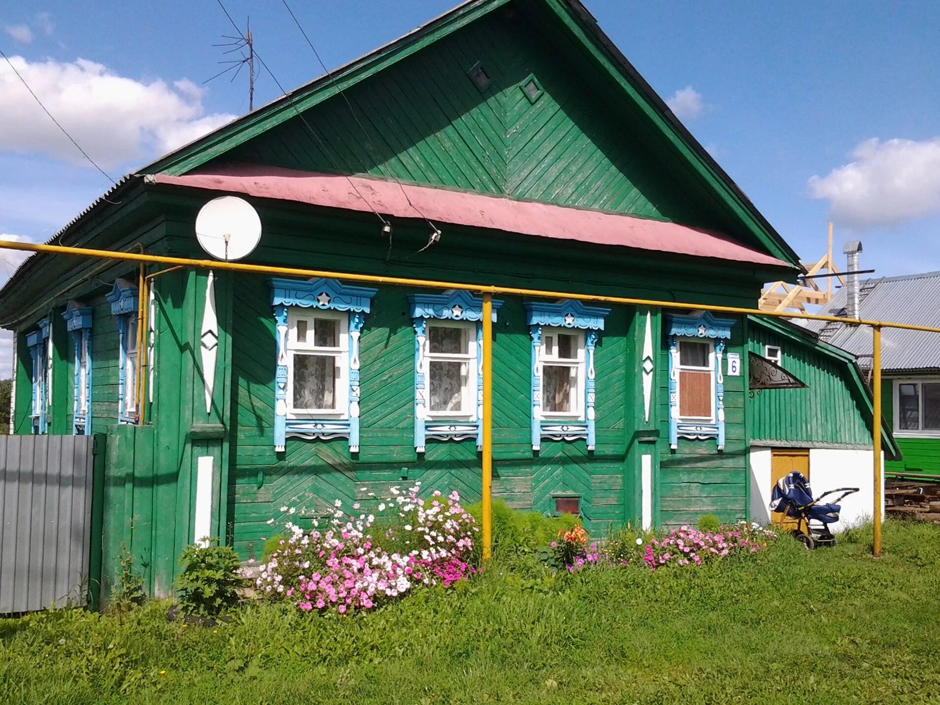 Деревенский дом Нижегородская область. ГАЗ В деревенском доме. Дешевый деревенский дом. Благоустроенный дом в деревне.