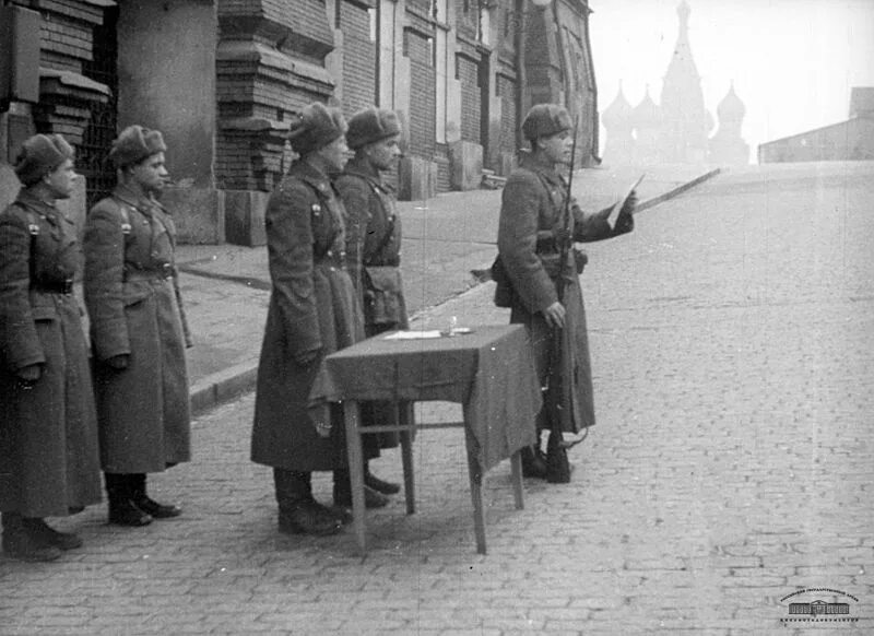 Парад изменивший историю 7 ноября. Выставка парад изменивший историю. картины «парад, изменивший историю». парад изменивший историю 7 ноября 1941 года. парад 7 ноября ссср.