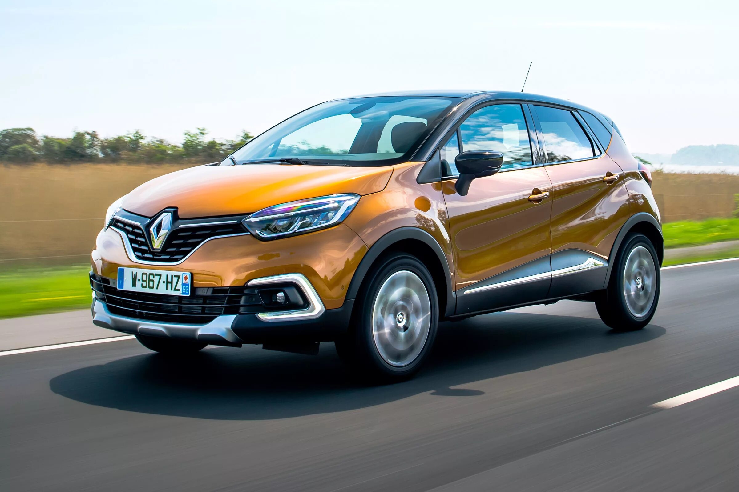 Кроссовер Рено Каптур. Renault Captur 2017. Renault паркетник. Рено Каптур 2017 кроссовер.