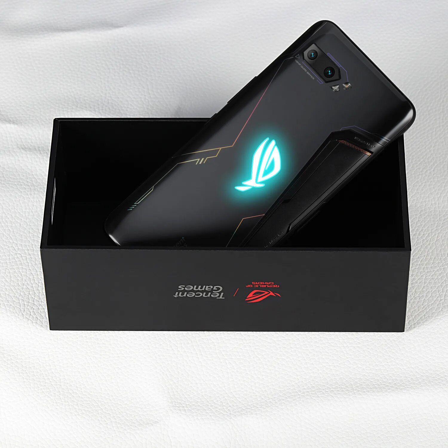 Телефон с 12 оперативной. ASUS ROG Phone 2. ASUS ROG Phone 7. ASUS ROG Phone Snapdragon 6. ASUS ROG 2 телефон.