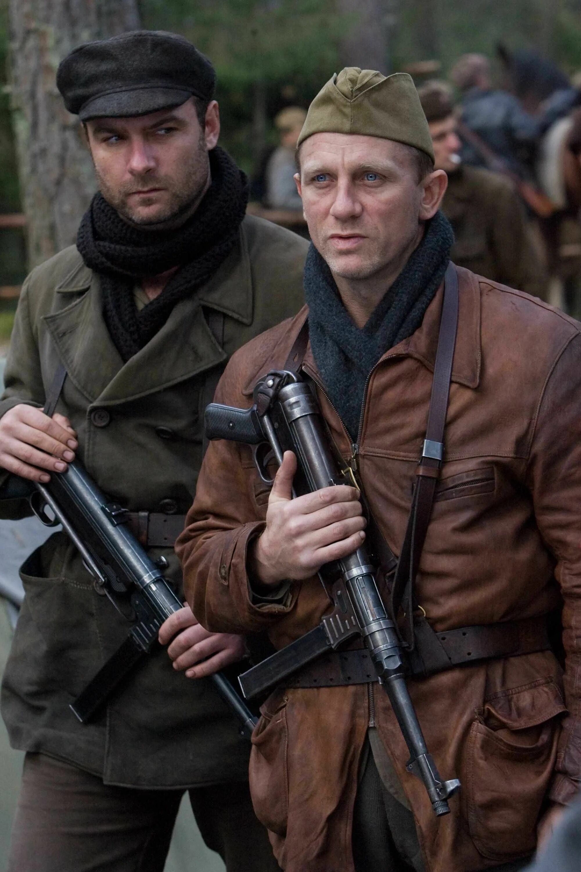 Х ф вторая. Defiance 2009 Daniel Craig. Defiance 2008. Вызов» / Defiance (2008).