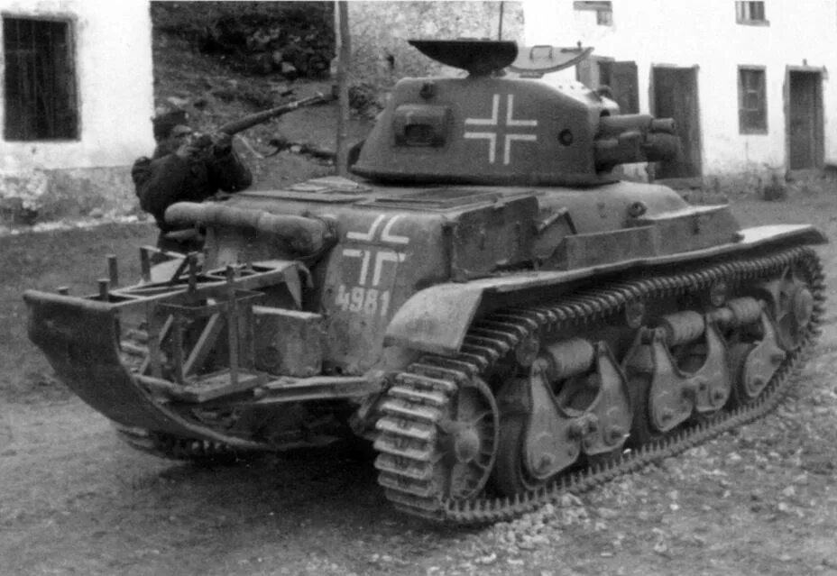 Немецкий ис. Renault r35 танк. Танк Рено 35. Французские танки r35. Французский танк r 35.
