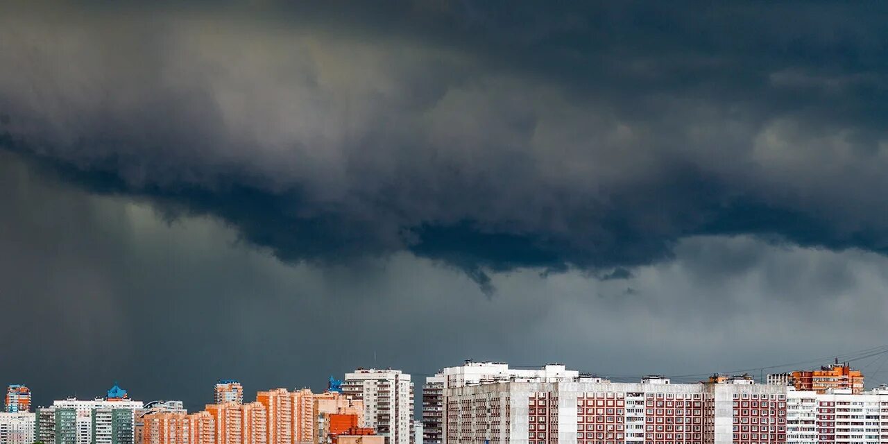 12 без дождя. Смерч в Мытищах 15 июля 2021. Гроза в Москве 15 июня 2021. Гроза и град в Москве. Гроза в Москве 17 сентября 2020.