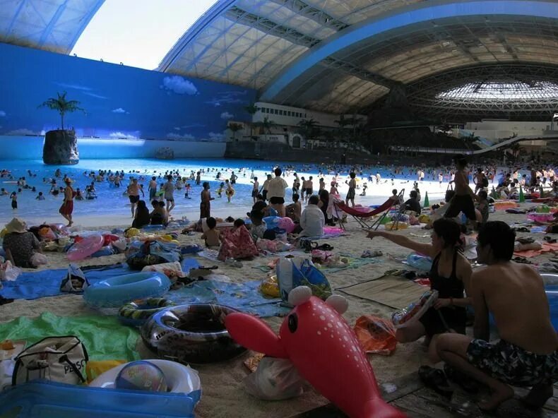 Аквапарк с атмосферой тропических стран в москве. Seagaia Ocean Dome аквапарк. Самый большой аквапарк в мире Seagaia Ocean Dome. Океанский купол «Ocean Dome». Ocean Dome в Японии.