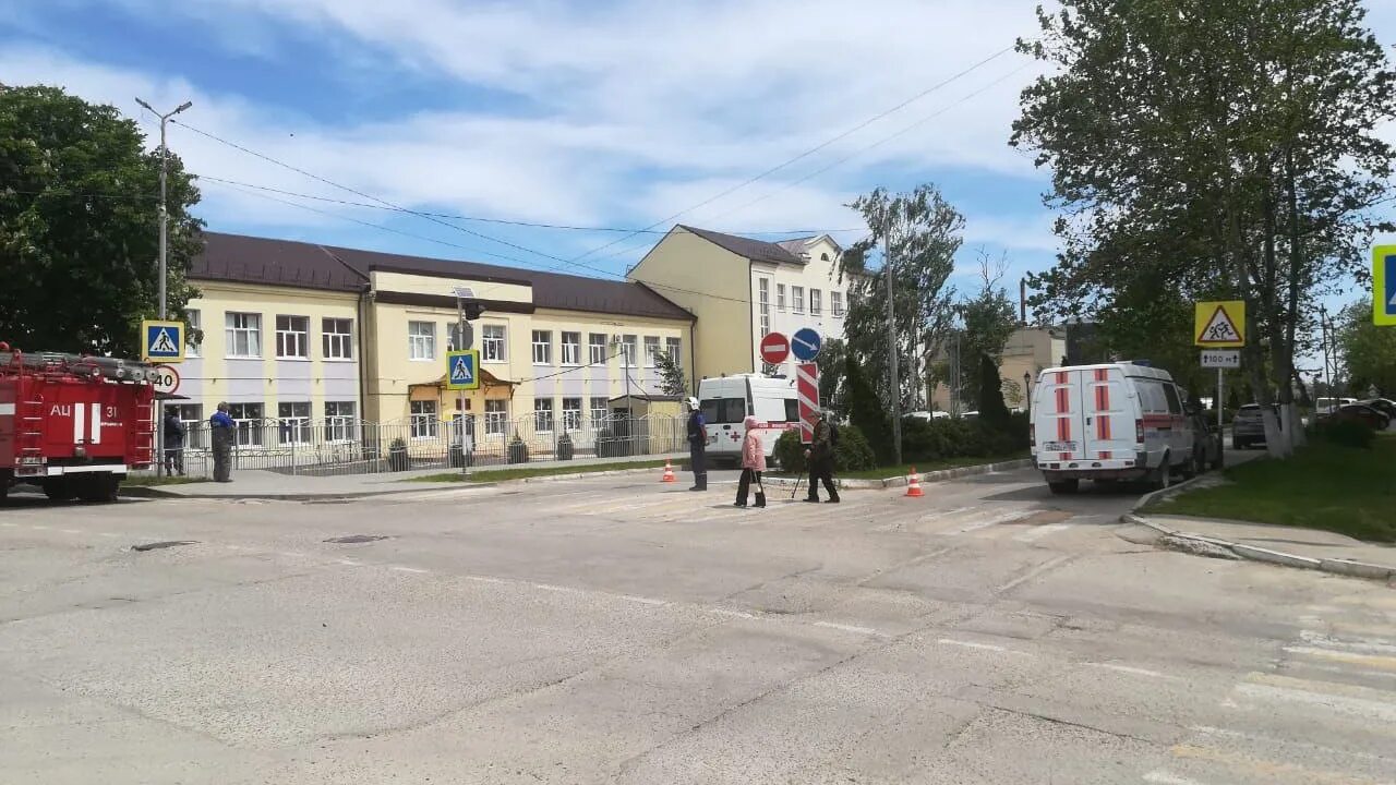 Город крымск сош школа 6. Школа номер 1 крымск. Школа г крымска. Кумертау школа номер 1 гармония. Школа г крымска.