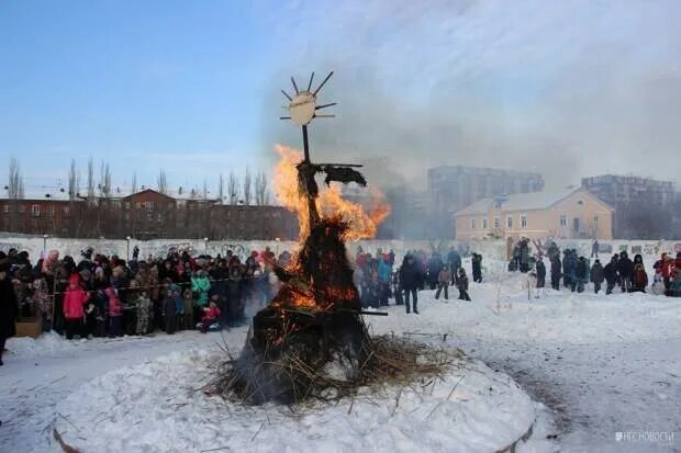 Бородино масленица 2018. Сжигание чучела в омске. Проводы масленицы. Масленица площадки. Масленица в омске 2024.