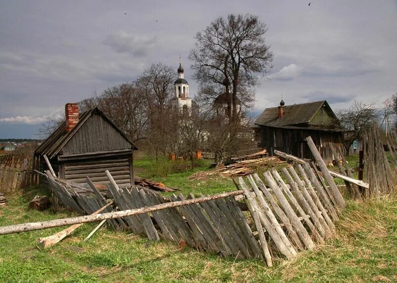 Скинь село. Старинные русские деревни. Российская деревня. Деревня на Руси. Старая Церковь в деревне.