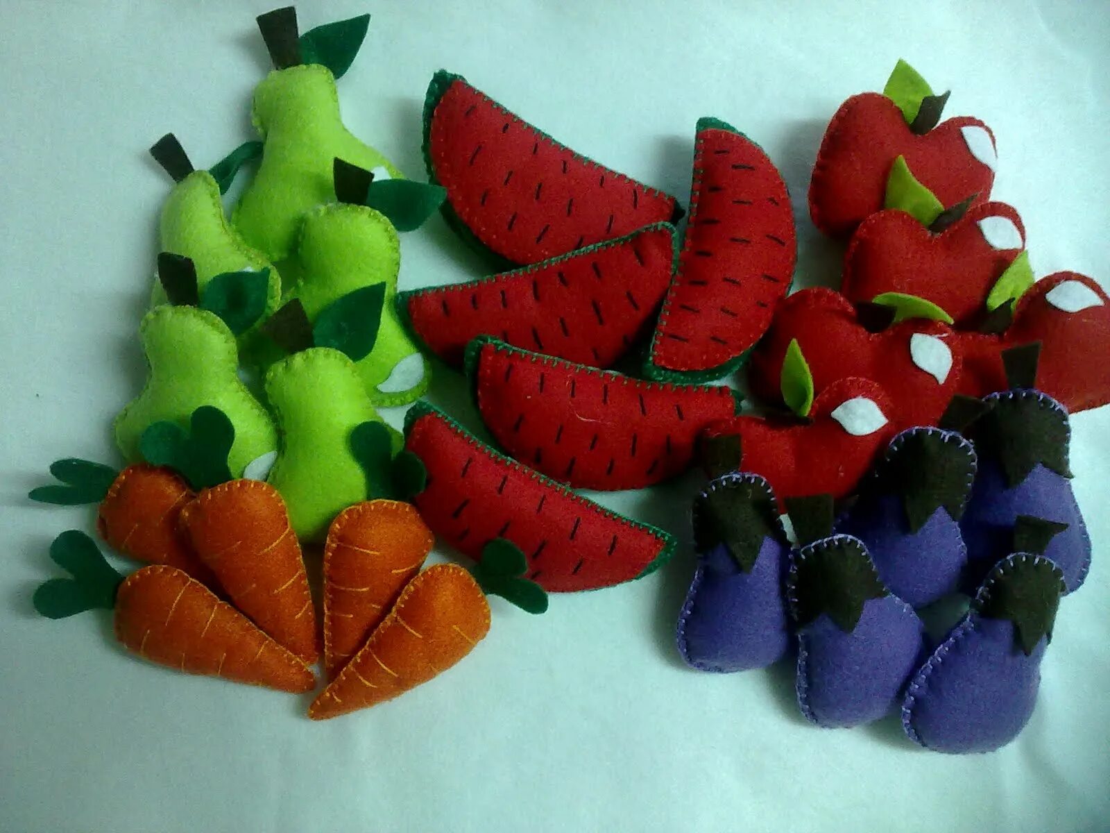 фрукты и ягоды из фетра. овощи и фрукты из фетра. мастер класс из ткани. овощи и фрукты сшитые. фрукты из фетра.