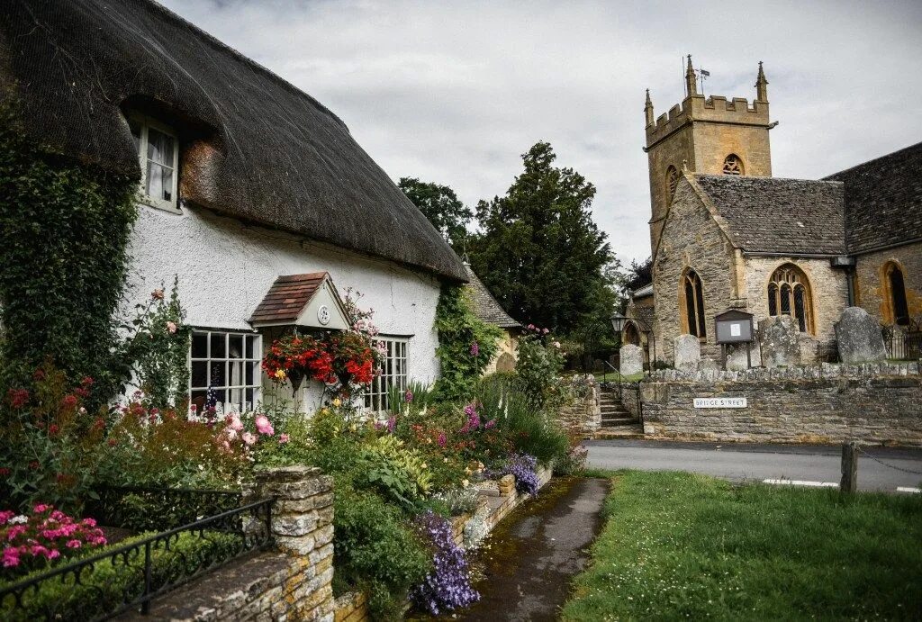 English village. Котсволдс Англия деревня. Деревня графства Оксфордшир  Котсуолдс. Глостершир Англия. Юг Англии Котсуолдс.