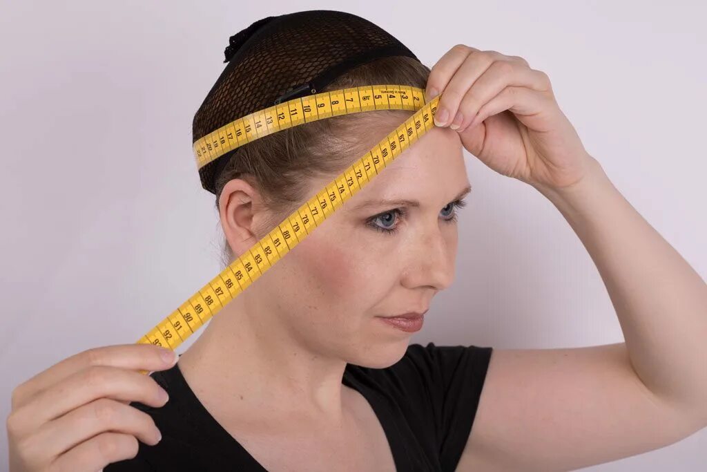 Measuring head. Measuring head circumference.