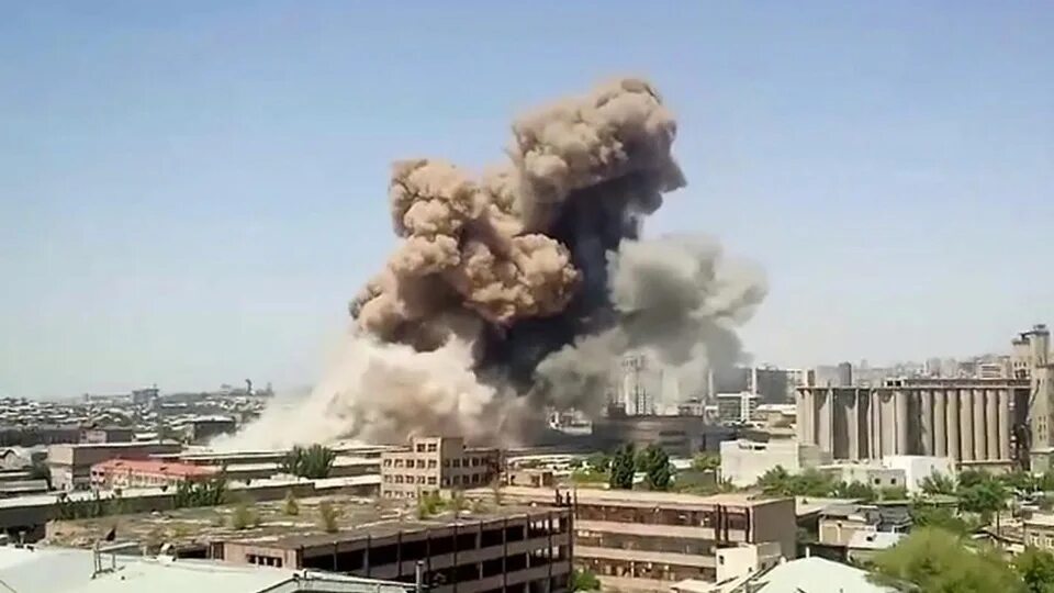 Взрыв пиротехники в Ереване. Взрыв на рынке Сурмалу в Ереване.