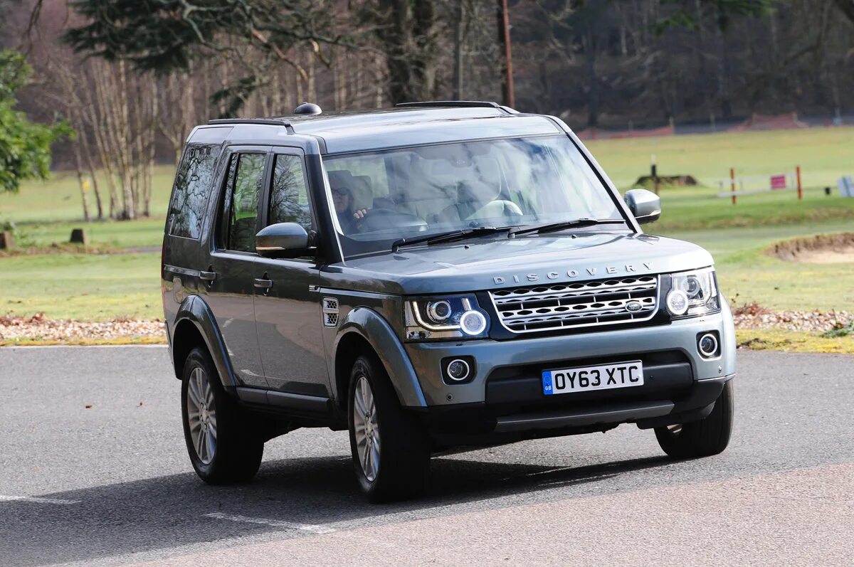 Discovery 4 цена. Ленд Ровер Дискавери 2014. Land Rover Discovery 4 2014. Land Rover Дискавери 2014. Land Rover Discovery 4.4 HSE.