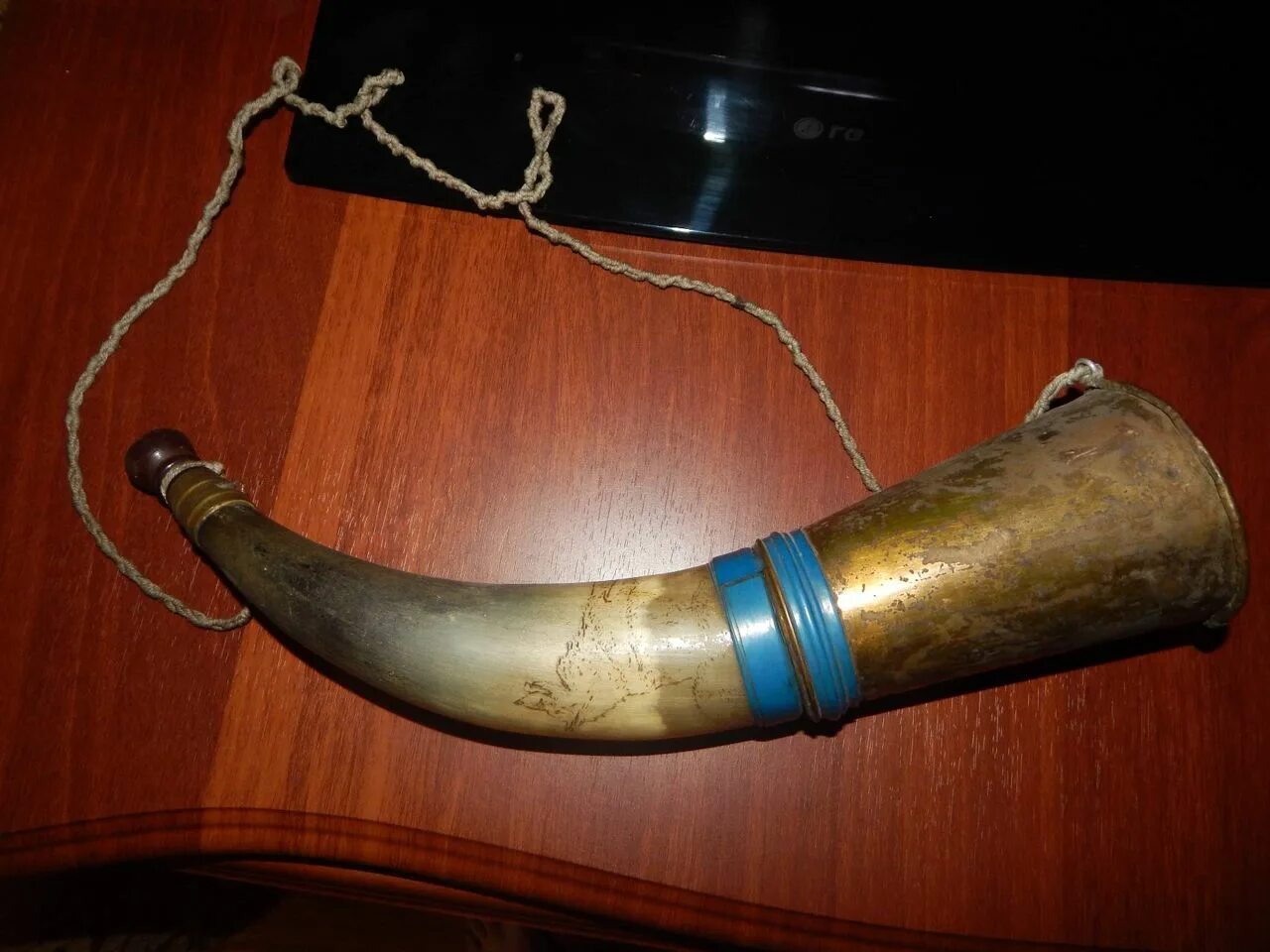 Горн барабан вымпел. Продам горн. Пионерская труба. Boston hh-22 - рожок охотничий bb. Длинная латунная труба горн.