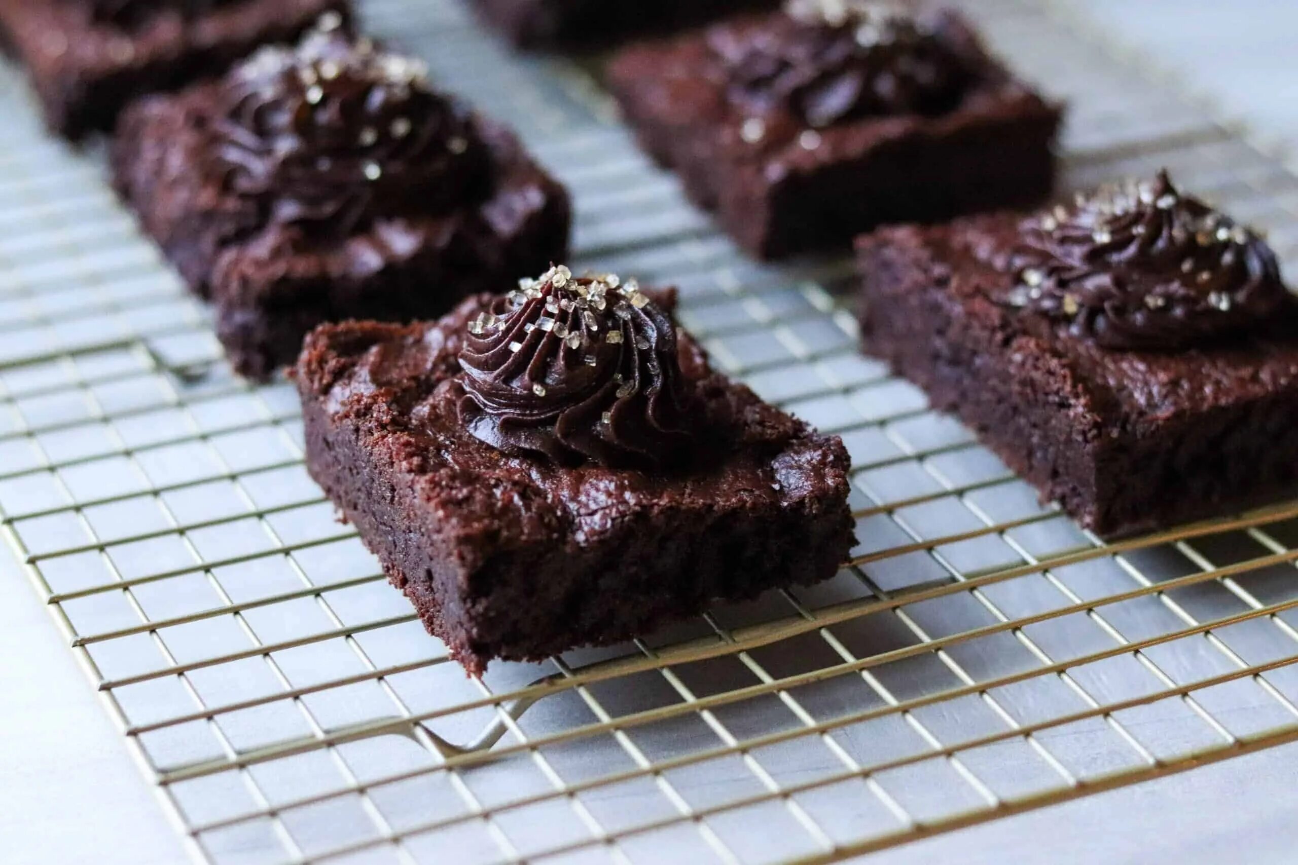 Chewy Brownies Брауни. Пирожное Брауни Ермолино. Шотландский Брауни. Brownie пирожное Брауни с темным шоколадом. Приготовление брауни