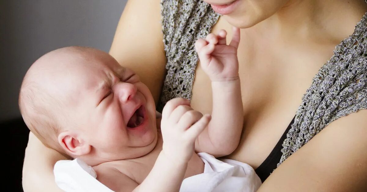 Ребенок плачет при грудном кормлении. Ребенок плачет при грудном кормлении. Ребенок плачет при грудном кормлении. Мастит при грудном вскармливании. Нарушение лактации.