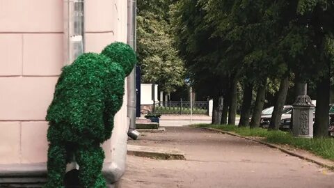 С ней в кустах