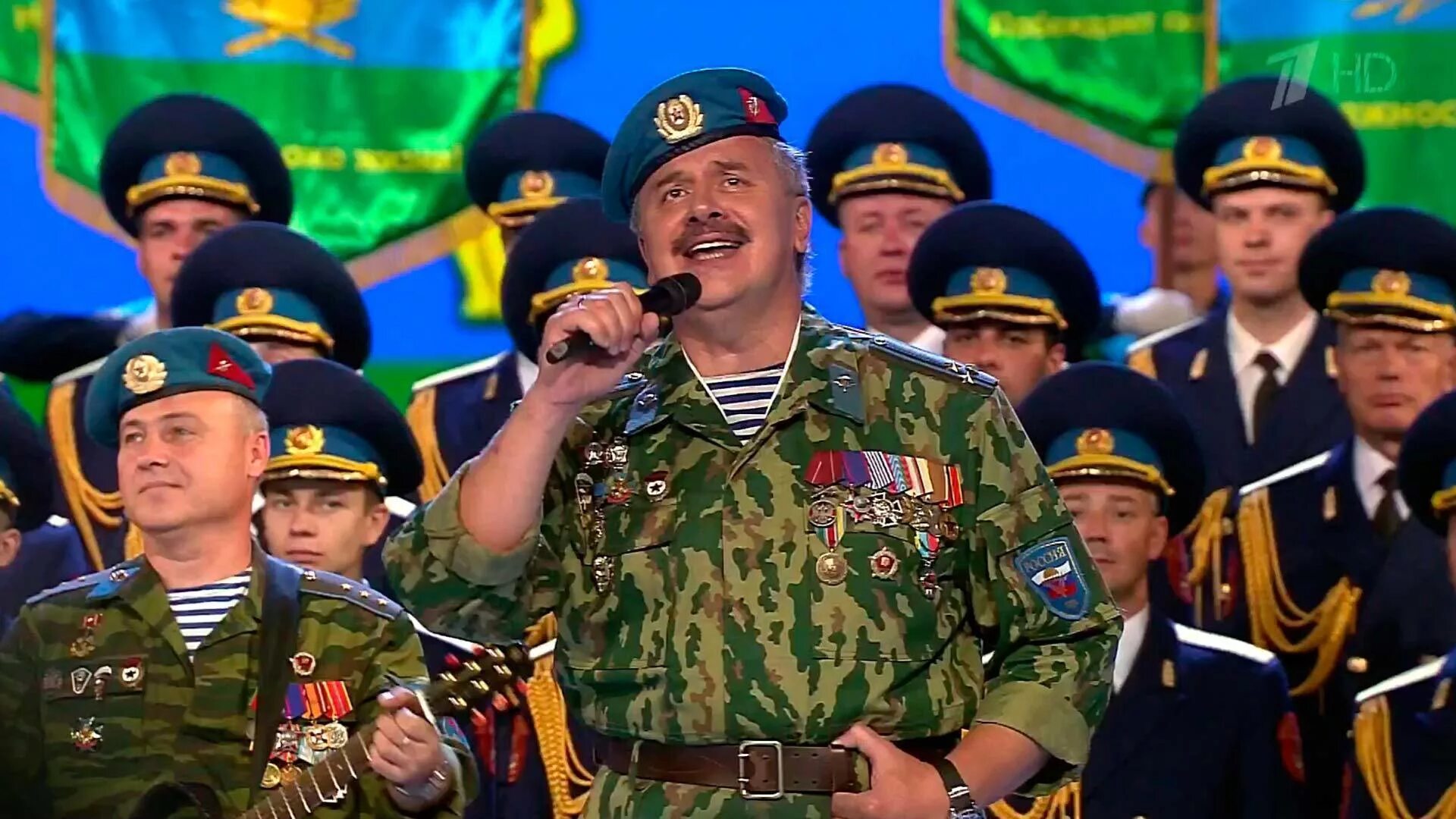 Голубые береты минус. Группа голубые береты. ансамбль вдв голубые береты. юрий слатов голубые береты. ансамбль вдв голубые береты сергей яровой юрий слатов.
