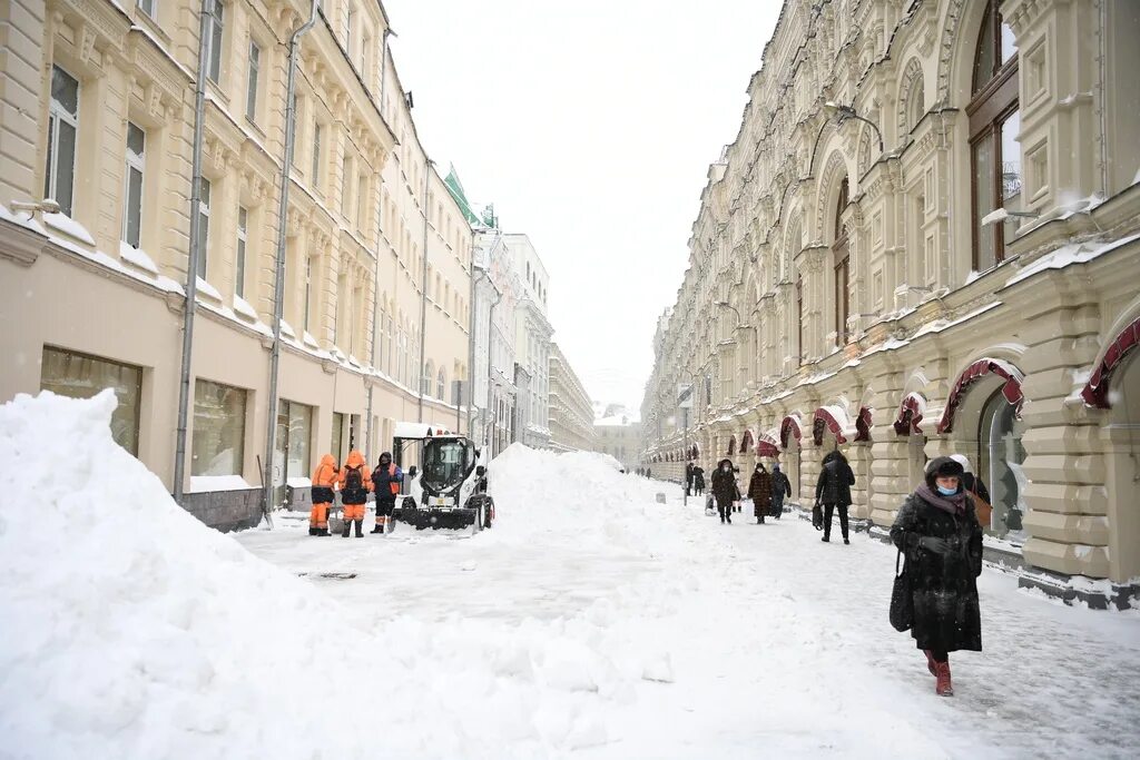 Снегопад в Москве 13 февраля 2021. Снегопад в Москве. Зима в Москве. Сугробы в Москве зимой. В россии выпадет снег