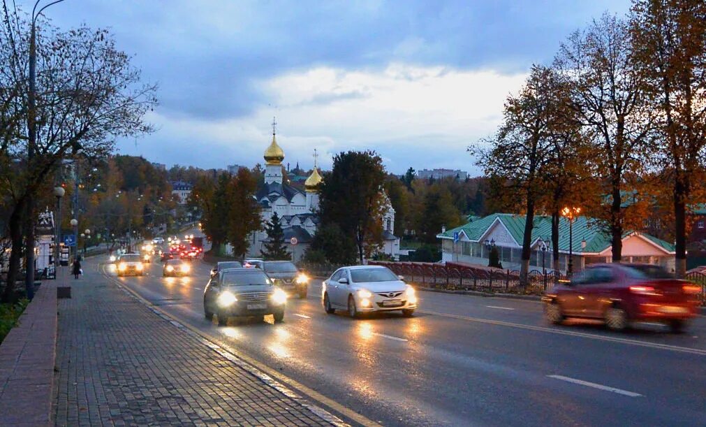 Пробка Сергиев Посад. Сергиев Посад дождь. Сергиев Посад ул Московская. Сергиев Посад осень.