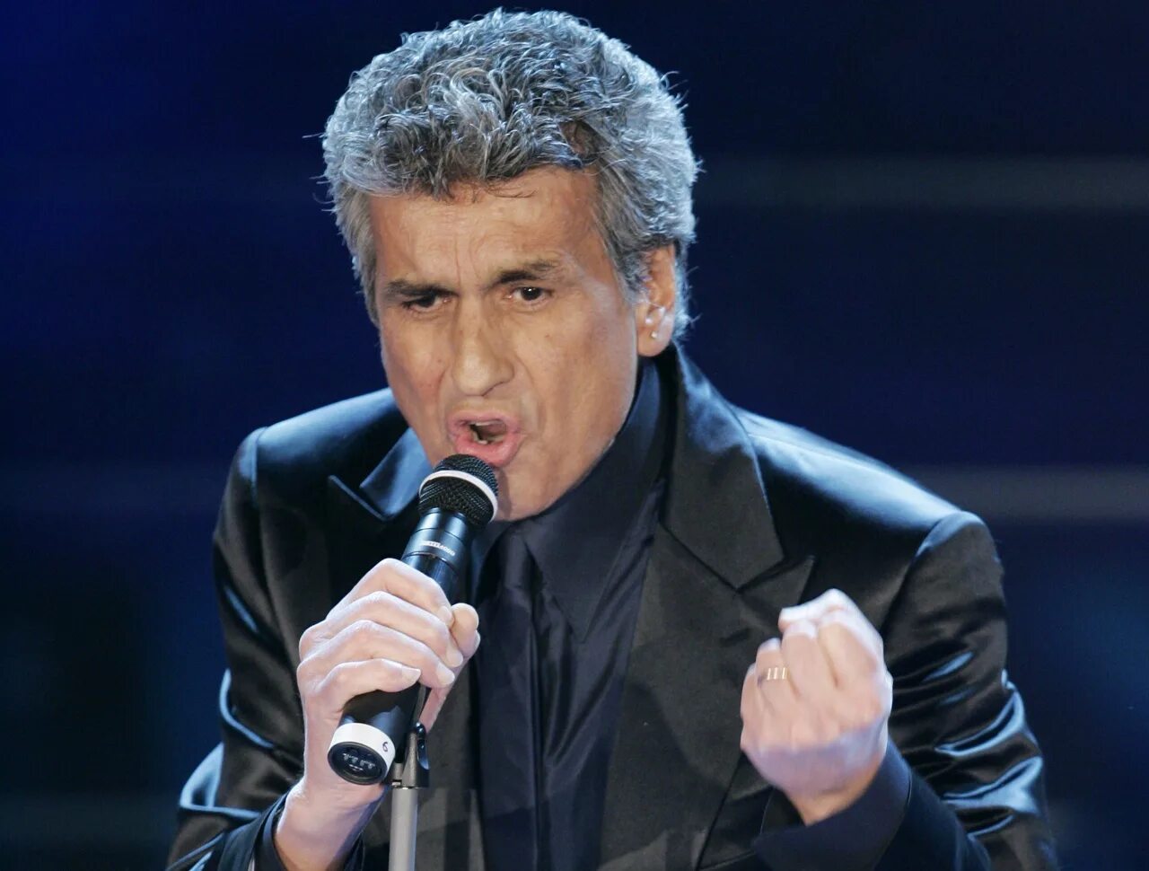 тото кутуньо 2023. Toto cutugno в молодости. тото кутуньо евровидение 1990. альбомы итальянских певцов. Toto cutugno молодой.