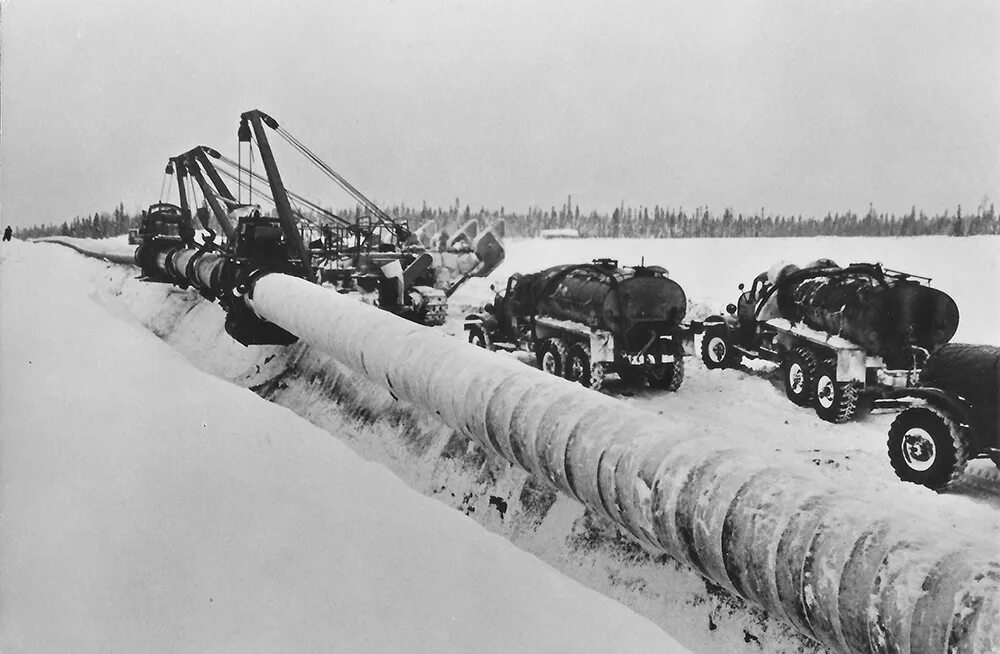 Какой нефтепровод был построен в 1960 е. Сибирский нефтепровод 1982. Нефтепровод Шаим Тюмень. ЗИЛ 157 на нефтепроводе.. Магистральный нефтепровод Уса Ухта.