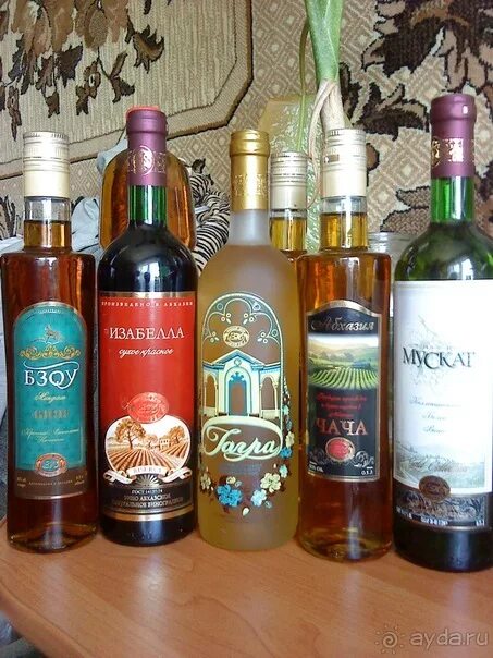 Вино Гагры. Бзоу коньяк Абхазия. Абхазское вино Гагра. Бзоу миндаль Абхазия. Гагры вино