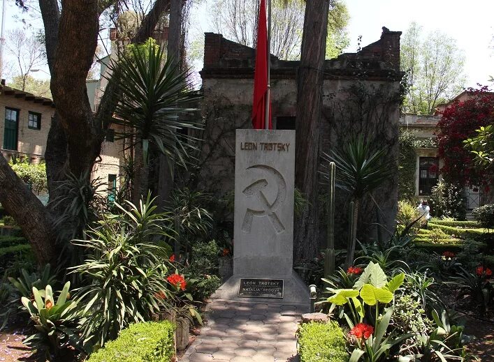 памятник троцкому в мексике. где похоронили троцкого. троцкий лев давидович могила. дом музей троцкого в мексике. лев троцкий могила.