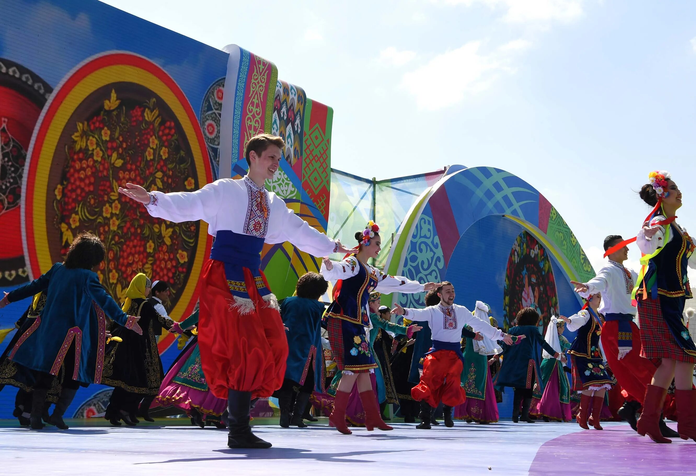 Национальные праздники казахстана. Праздник единства народа казахстана. Национальные праздники народов казахстана. Праздник единства народа казахстана. Казахстан этнос.