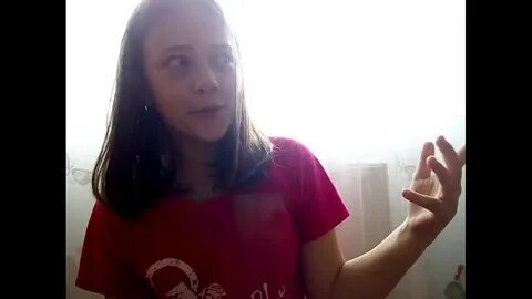 Трогает одноклассницу