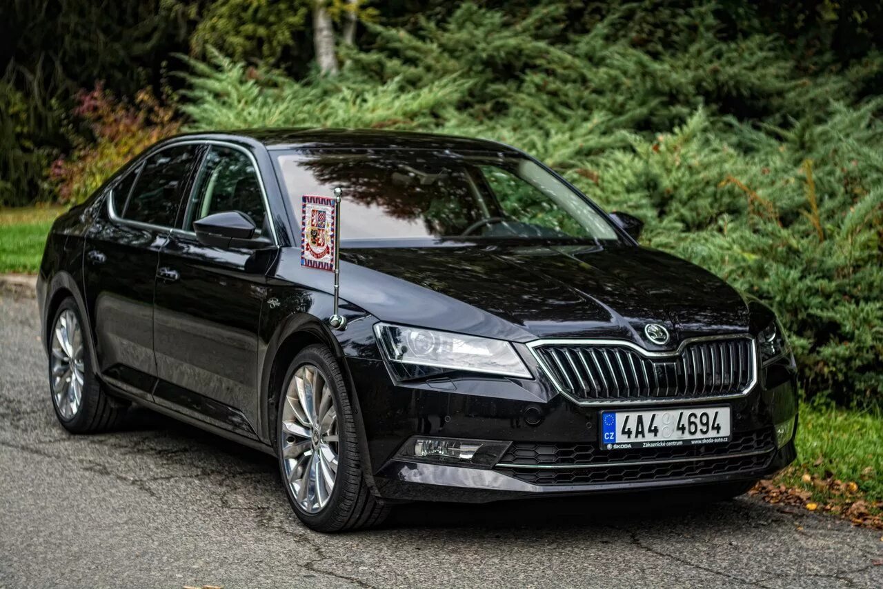 Шкода страна производства. Skoda президента Чехии. Skoda Superb президента Чехии.