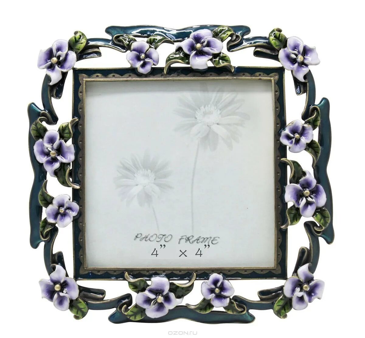 Репродукция с дорисовкой на раме. Пределами рамки. Рамка для портрета черно белая. Рамка серебро. Красивая рамочка.