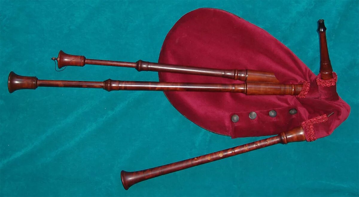 шотландия килт волынка. волынка духовой музыкальный инструмент. волынка духовой музыкальный инструмент шотландские. волынка духовой музыкальный инструмент. шотландия волынка.