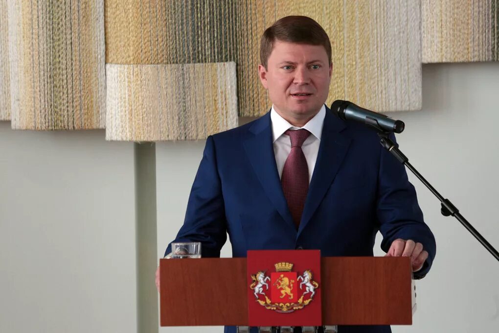 Чиновники красноярска. Отставка правительства. Чиновник красноярск. Губернатор красноярского края котюков. Отставка правительства.