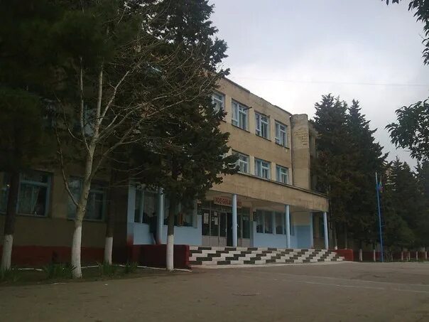 Кировабад поселок терешкова гянджа. 11 школа гянджа. Гянджа школа 28. Универмаг кировабад гянджа. Гянджа 39 школа.