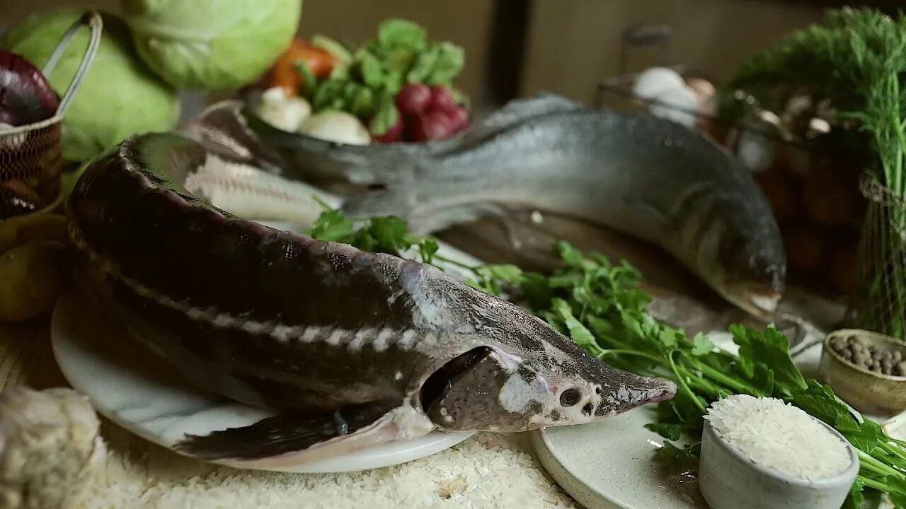 Осетрина второй свежести. Пирог с осетриной. Пирог со стерлядью.