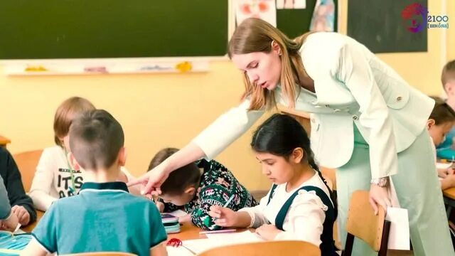 Педагоги класс центра. Учитель. педагогический класс в московской школе. учитель для видео. учитель года.