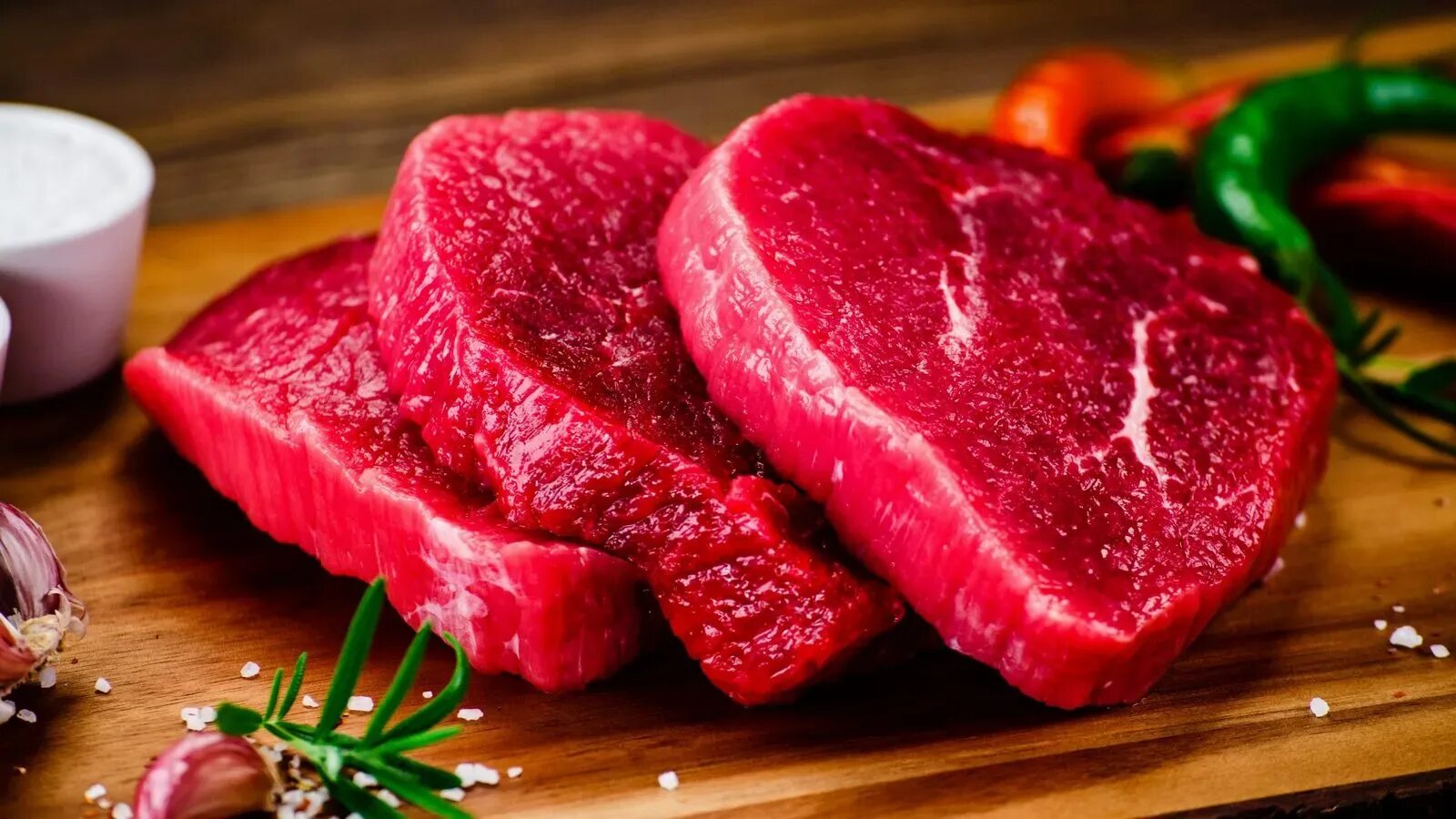 Красное мясо животных. Свежее мясо. Мясо картинки. Говядина красное мясо.