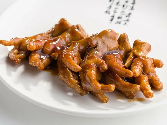 Лапки по корейски. Куриные лапки китайское блюдо. Жареные куриные лапки.