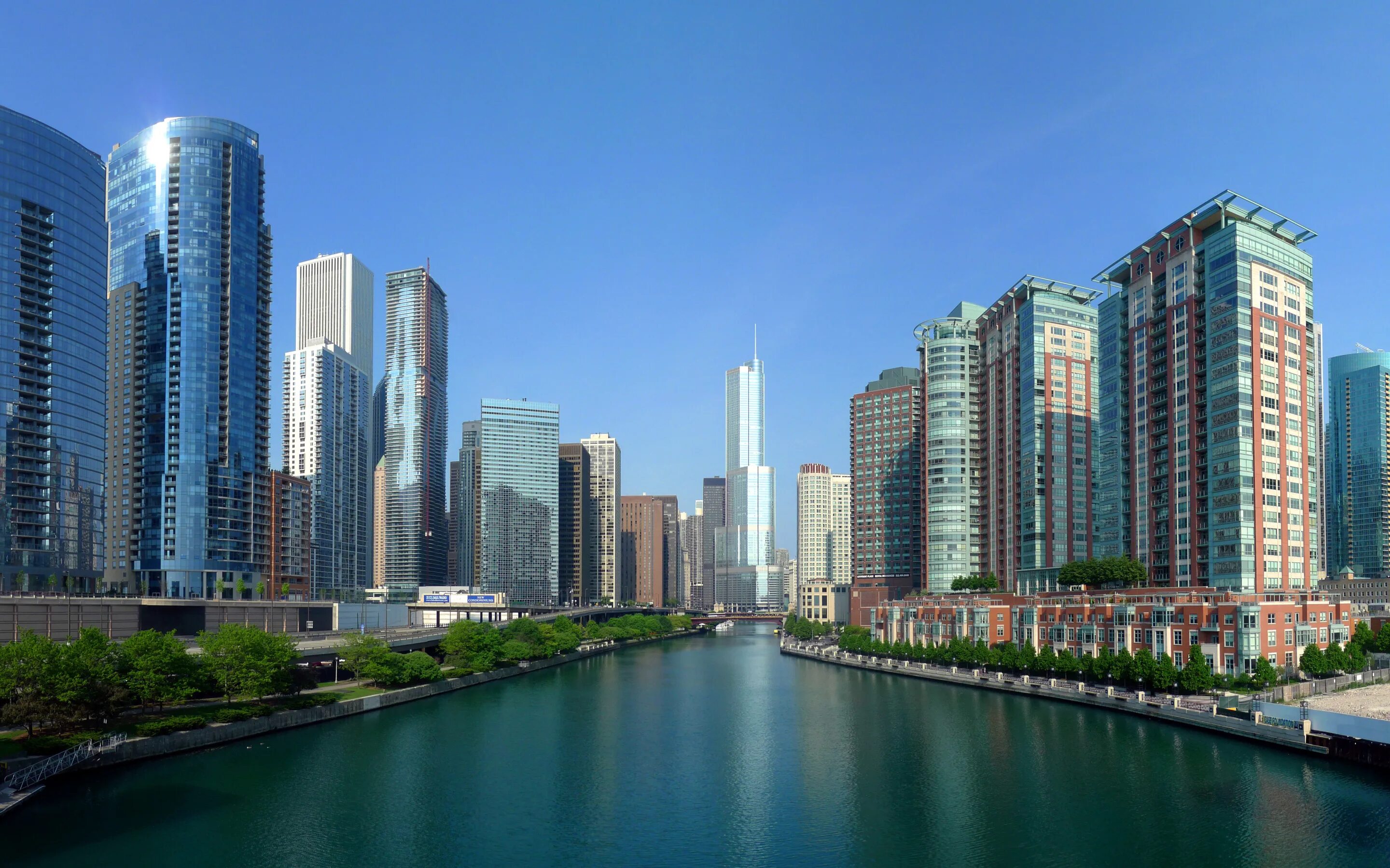 Современные виды фотографии. Чикаго (Иллинойс). Вид на Чикаго Ривер. Чикаго панорама города. Небоскребы Чикаго.