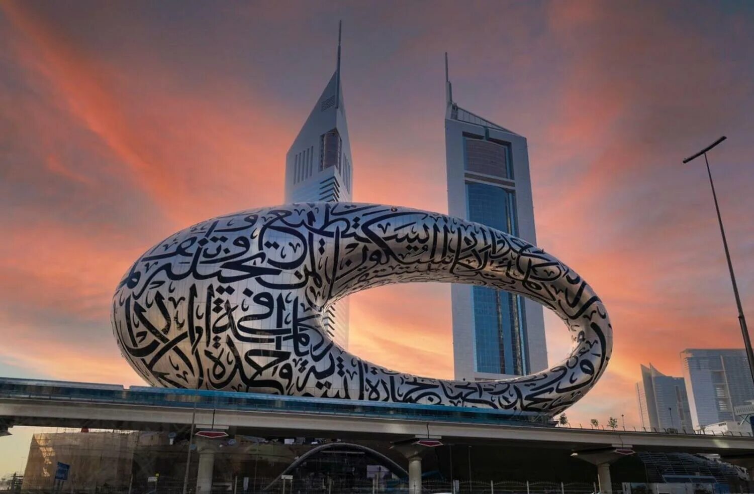 Дубай в будущем. Дубай Museum of the Future. Dubai музей будущего. Музей инноваций Дубай. Новый музей в Дубае.