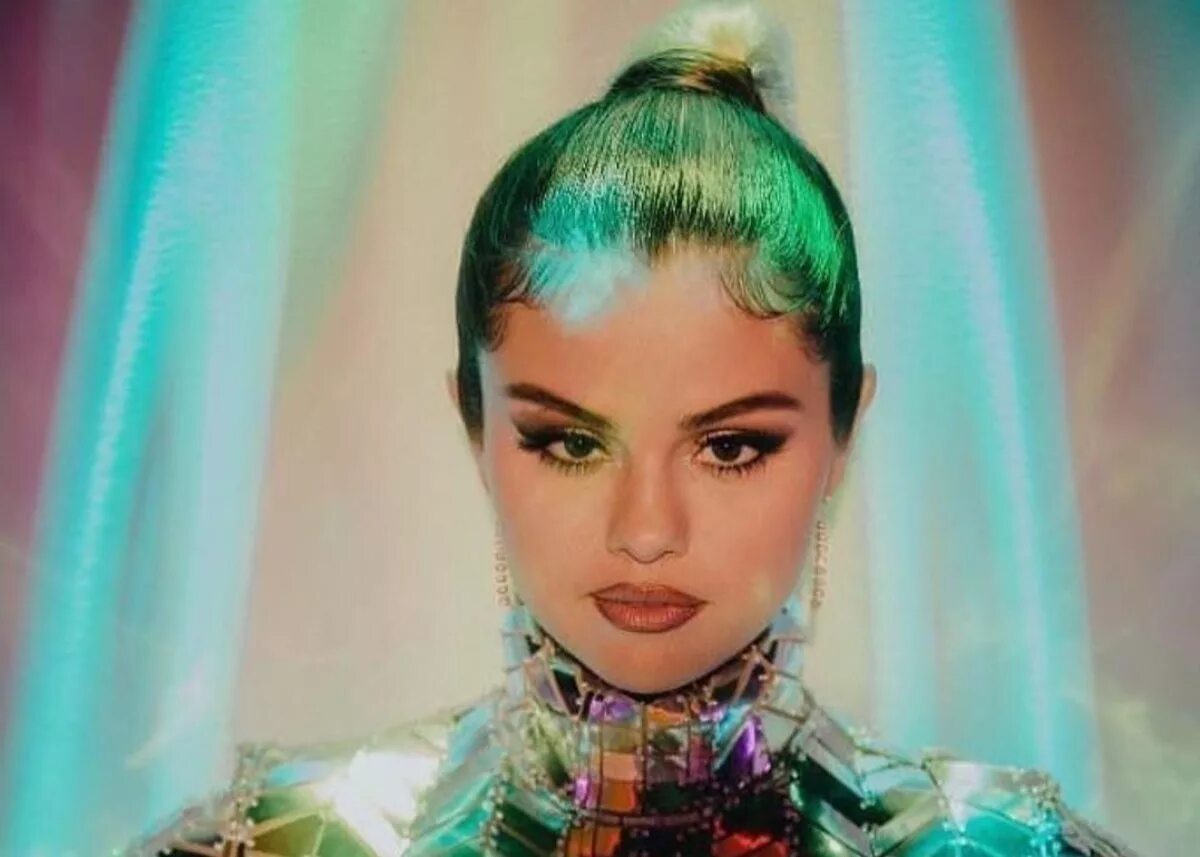 Look at she песня. Look at hernow. look at her now. selena gomez look at her now. look клип 2025.