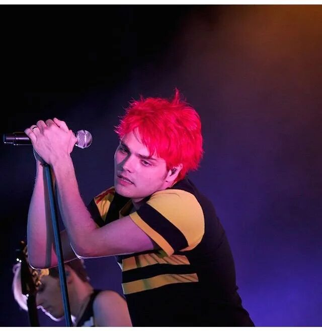 My chemical romance live. Джерард Уэй дива. Gerard way Sassy. Сэсси дива. Sassy Diva.